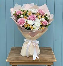 Букет цветов из:  Гвоздики, Орхидеи и Розы в Большой Мурте