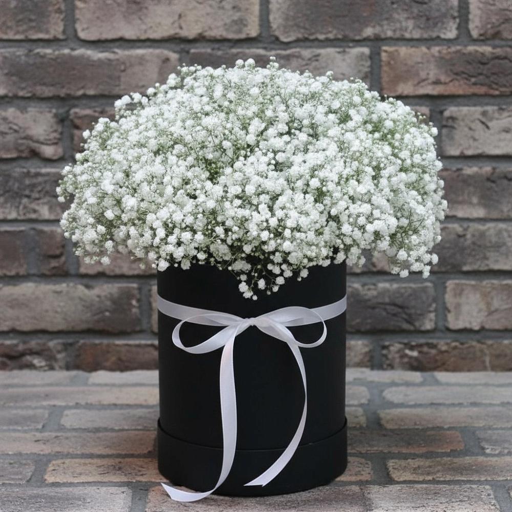 Цветочная композиция из Гипсофила в шляпной коробке в Большой Мурте