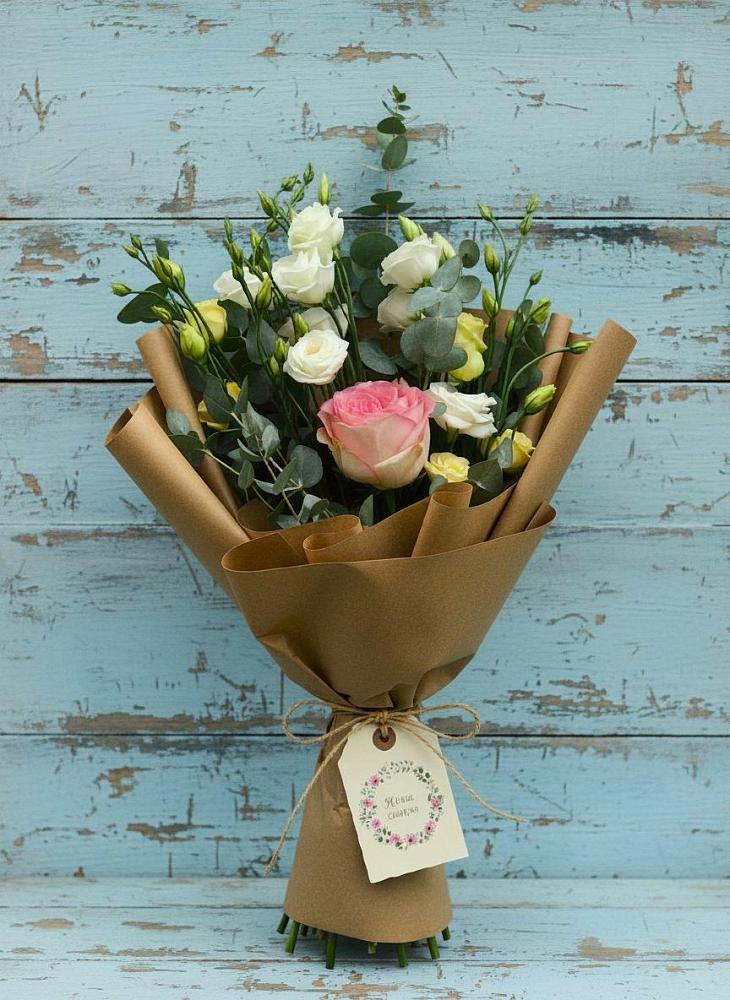 Букет цветов из: Розы и Лизиантусы в Большой Мурте