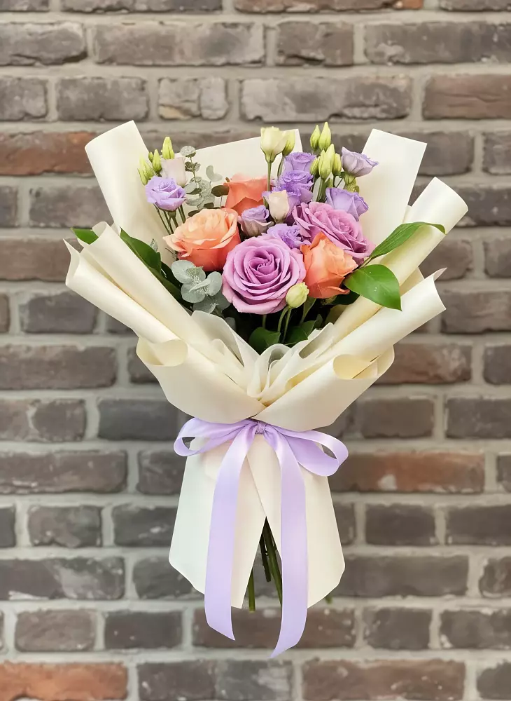 Букет цветов из: Лизиантусы и Розы в Большой Мурте