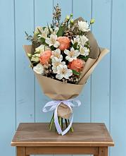 Букет цветов из:  Альстромерии, Лизиантусы, Розы и Хризантемы в Большой Мурте