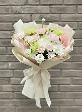 Букет цветов из:  Гвоздики, Розы, Лизиантусы и Хризантемы в Большой Мурте