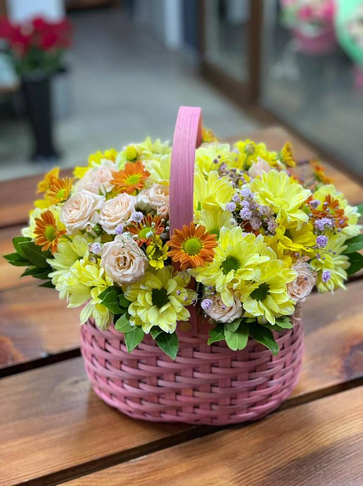 Цветочная композиция из Хризантемы и Розы в корзине в Большой Мурте