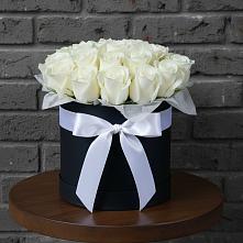 Цветочная композиция из Розы в шляпной коробке в Большой Мурте